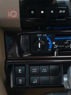 تويوتا لاند كروزر 70 بيك اب